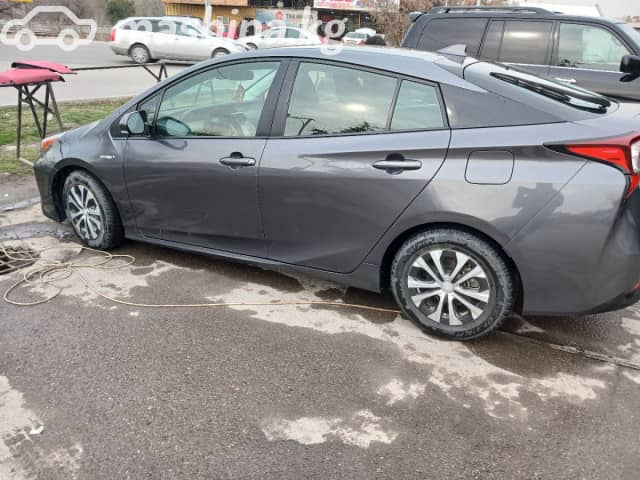 Toyota Prius IV Рестайлинг (XW50) 1.8hyb AT
