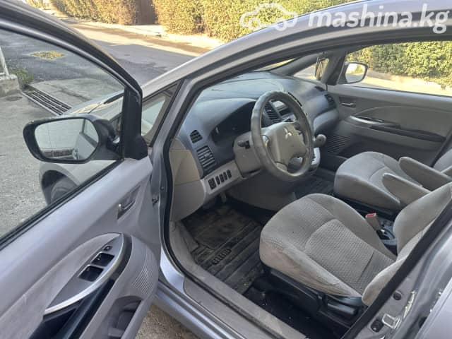 Mitsubishi Grandis 2.4 AT