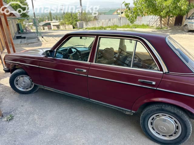Mercedes-Benz W123 200 4-speed 2.0d MT