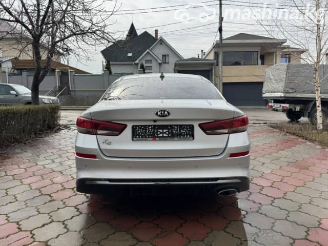 Kia K5 II 2.0 AT
