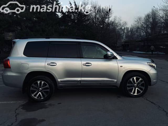 Toyota Land Cruiser 200 Series 4.5d AT 4WD