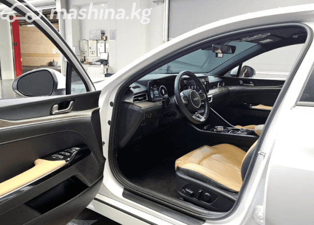 Kia K5 III 2.0 AT