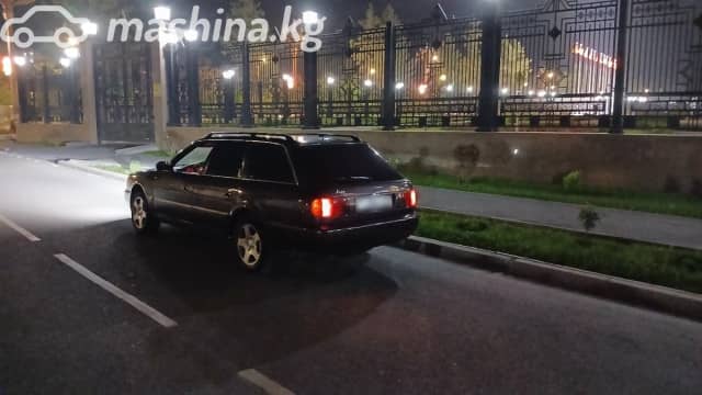 Audi A6 I (C4) 2.6 MT