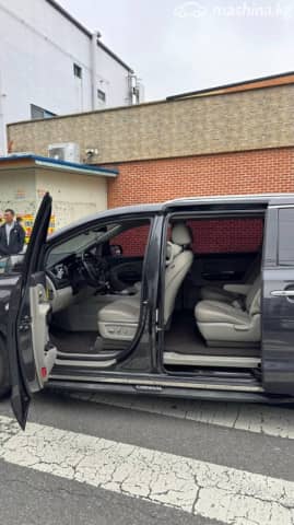 Kia Carnival III 2.2d AT
