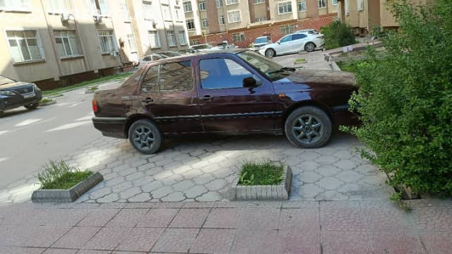 Volkswagen Vento 1.8 MT