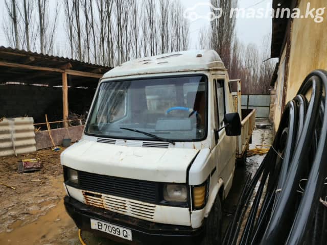 Mercedes-Benz Бортовой (4х2)