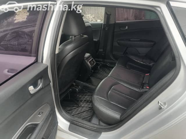 Kia K5 II 2.0 AT