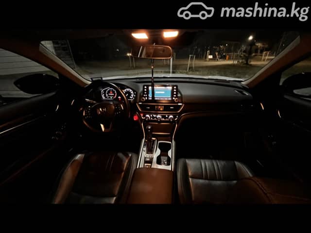 Honda Accord X Рестайлинг 2.0 AT