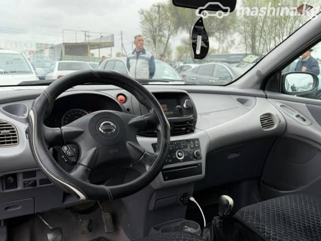 Nissan Almera Tino 1.8 MT