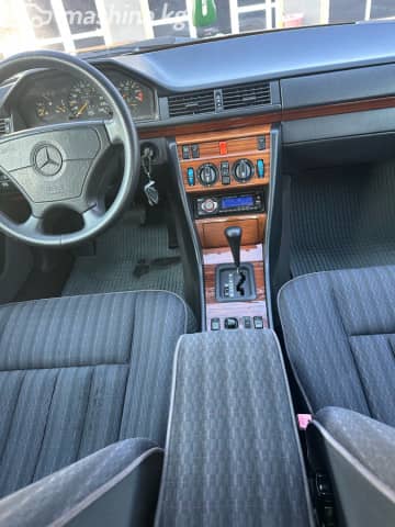 Mercedes-Benz W124 220 2.2 AT