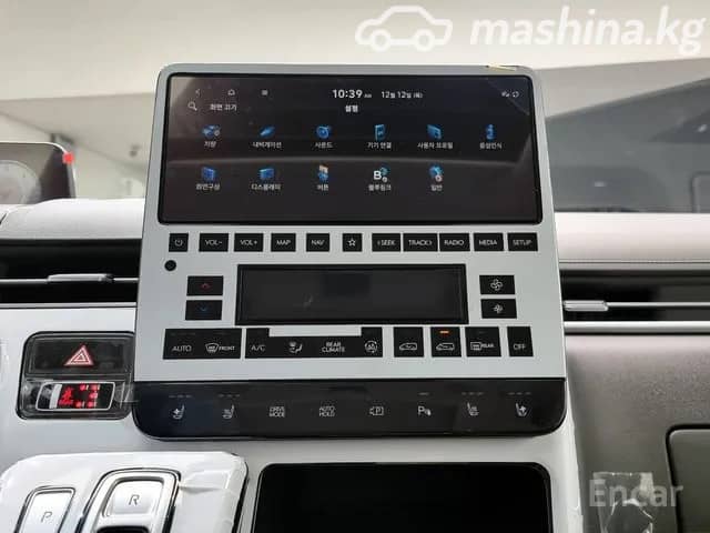 Hyundai Staria 2.2d AT 4WD