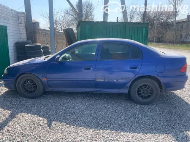 Toyota Avensis I 1.6 MT
