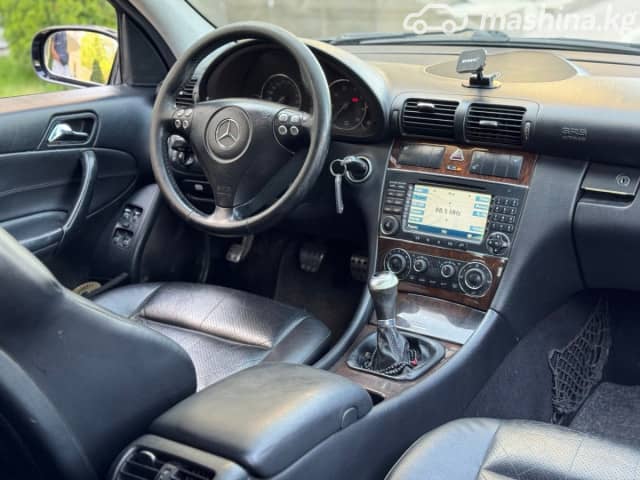 Mercedes-Benz C-Класс II (W203) Рестайлинг 240 2.6 MT