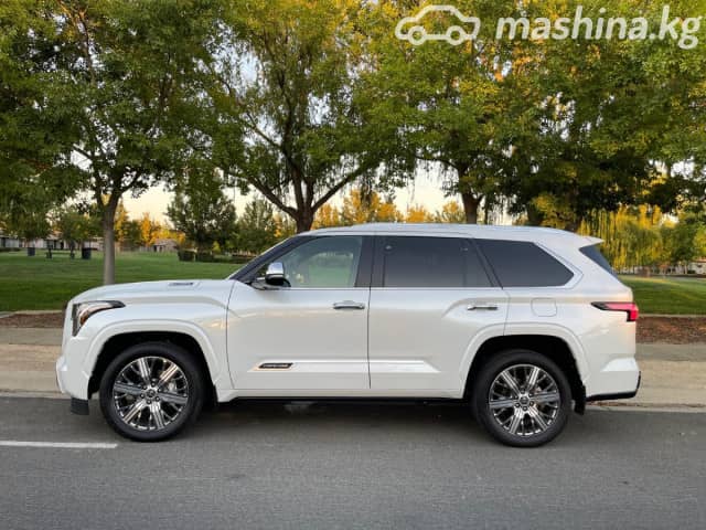 Toyota Sequoia III 3.5hyb AT 4WD