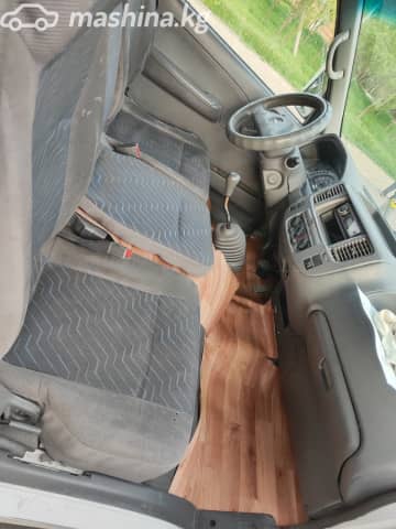Nissan Urvan IV (E25) 2.0 MT
