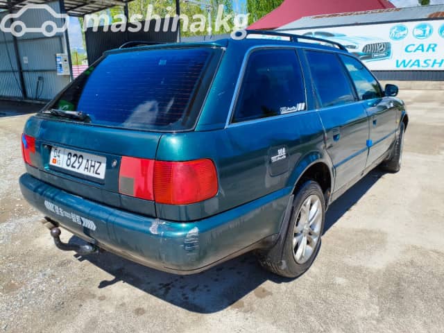 Audi A6 I (C4) 2.6 MT