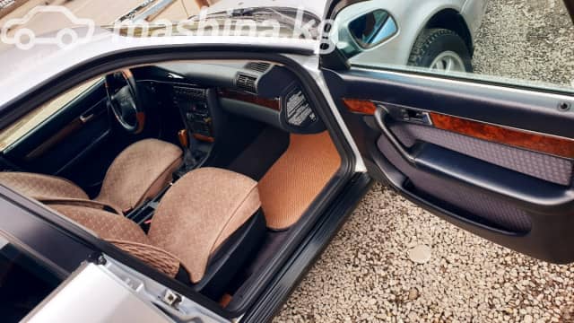 Audi A6 I (C4) 1.8 MT