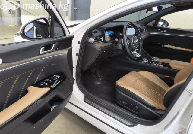 Kia K5 III 2.0hyb AT