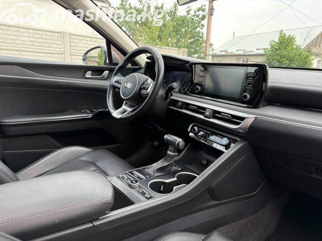 Kia K5 III LPi 2.0 AT