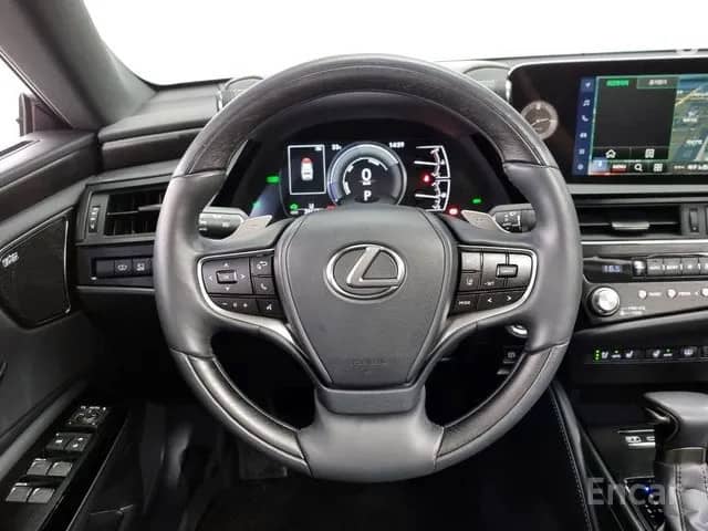 Lexus ES VII Рестайлинг 300h 2.5hyb CVT