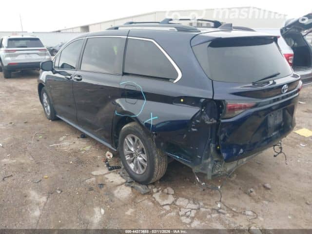 Toyota Sienna IV 2.5hyb AT 4WD
