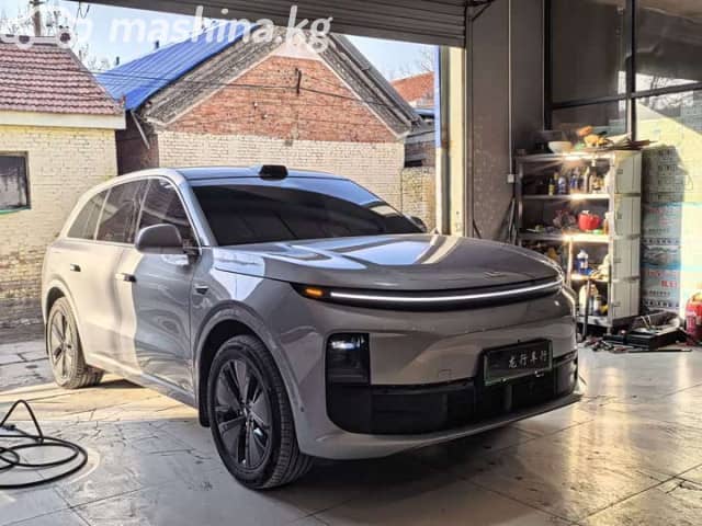 LiXiang L6 1.5hyb AT 4WD