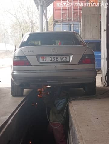 Mercedes-Benz E-Класс I (W124) 220 2.2 MT