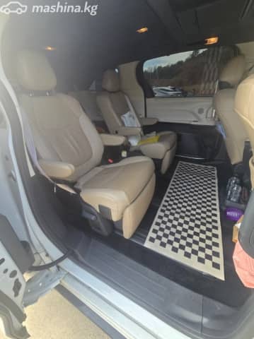 Toyota Sienna IV 2.5hyb AT