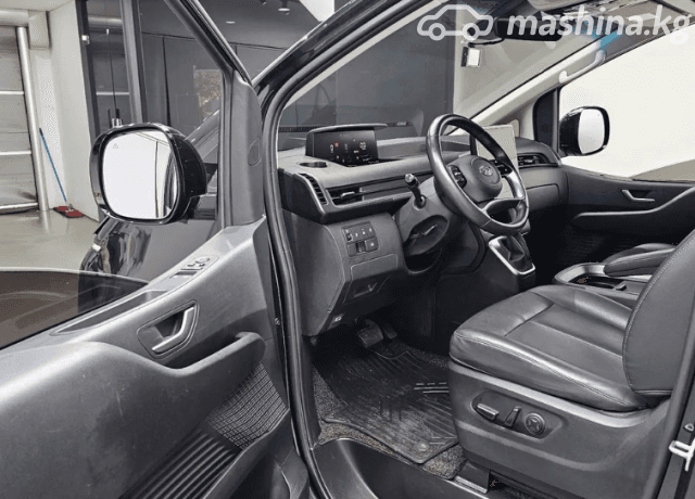 Hyundai Staria 2.2d AT