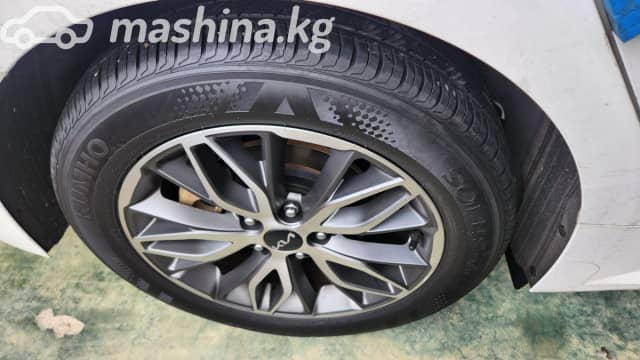 Kia K5 III LPi 2.0 AT