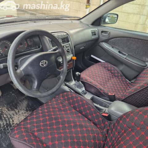 Toyota Avensis I 1.6 MT