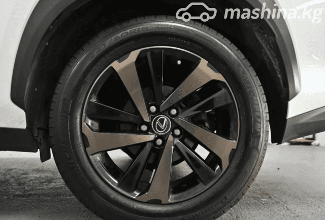Lexus NX I Рестайлинг 300h 2.5hyb CVT 4WD