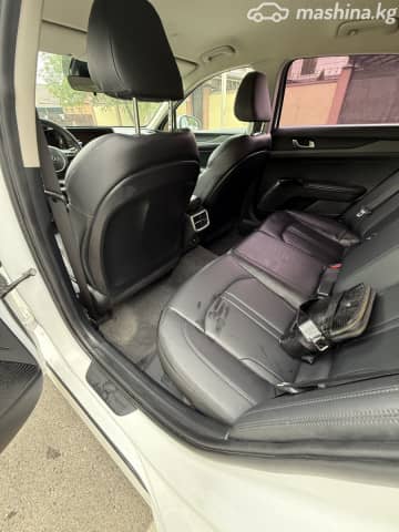 Kia K5 III 2.0 AT