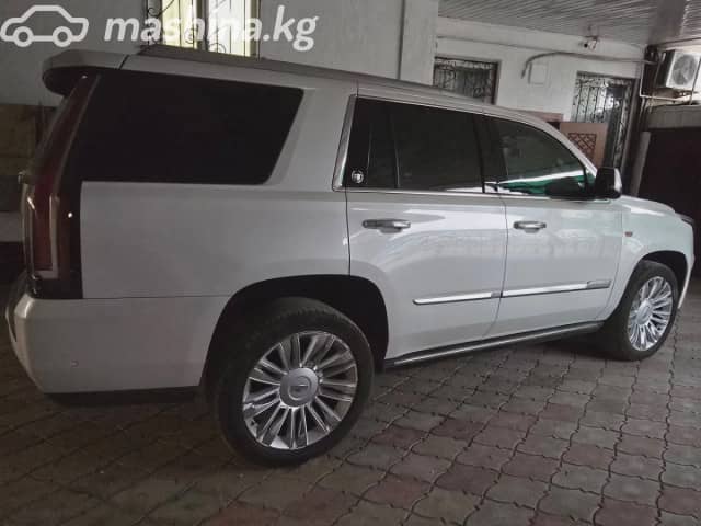 Cadillac Escalade IV 6.2 AT 4WD