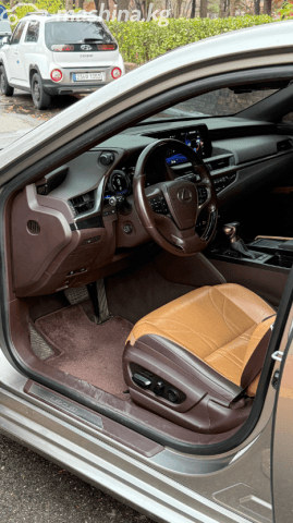 Lexus ES VII 300h 2.5hyb CVT