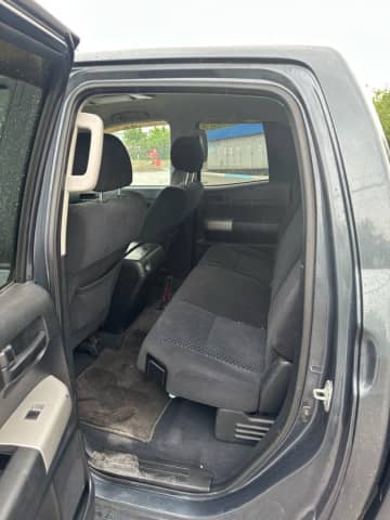 Toyota Tundra II 5.7 AT 4WD