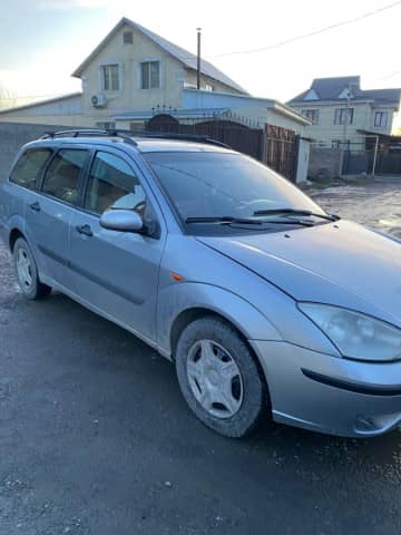Ford Focus I 1.6 MT