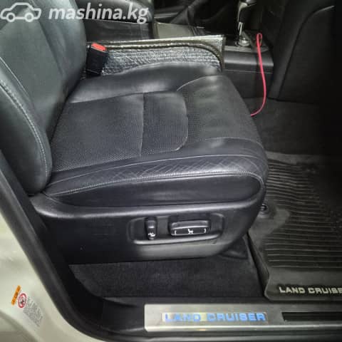Toyota Land Cruiser 200 Series Рестайлинг 2 5.7 AT 4WD