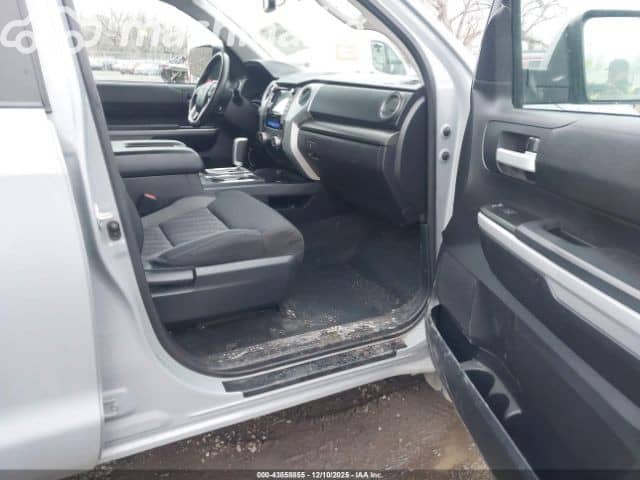 Toyota Tundra II Рестайлинг CrewMax 5.7 AT 4WD