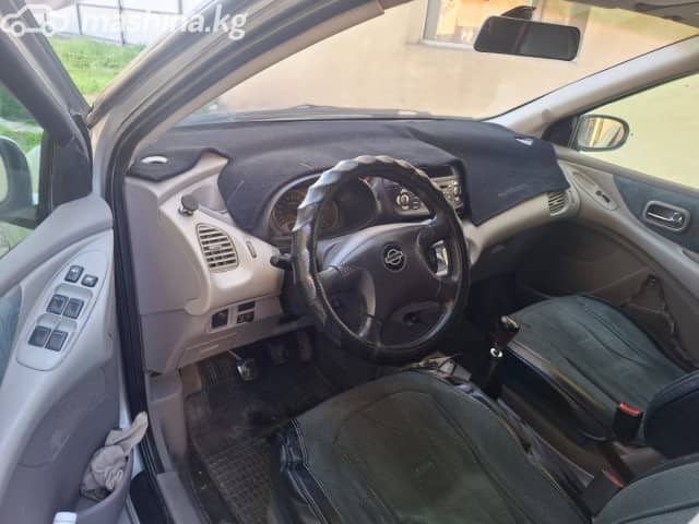 Nissan Almera Tino 1.8 MT