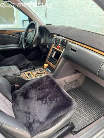 Mercedes-Benz E-Класс II (W210, S210) 320 3.2 AT