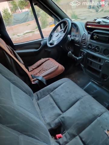 Mercedes-Benz Бортовой (4х2)
