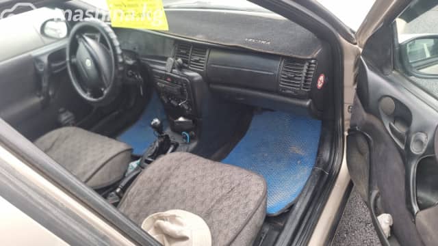 Opel Vectra B 1.6 MT