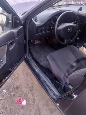 Daewoo Nexia I Рестайлинг 1.5 MT