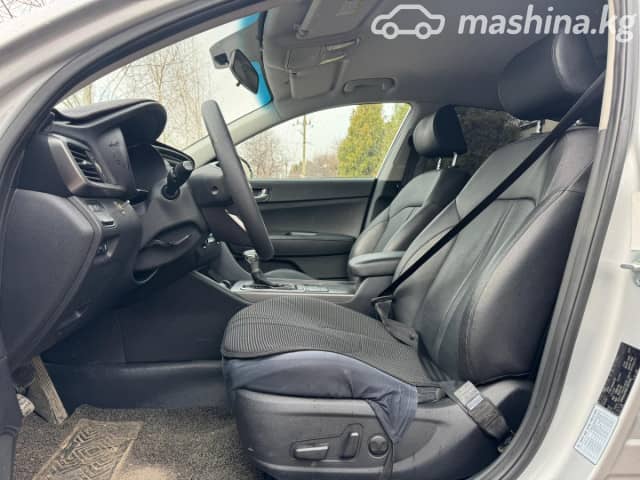 Kia K5 II 2.0 AT