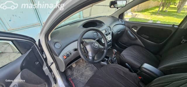 Toyota Yaris I Рестайлинг 1.3 MT