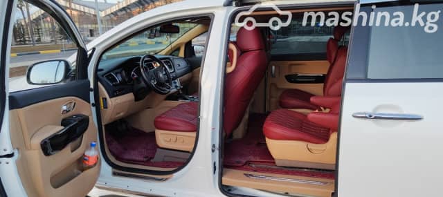 Kia Carnival III 2.2d AT