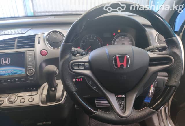 Honda Stream II 2.0 CVT