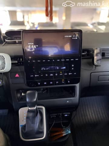 Hyundai Staria 2.2d AT 4WD