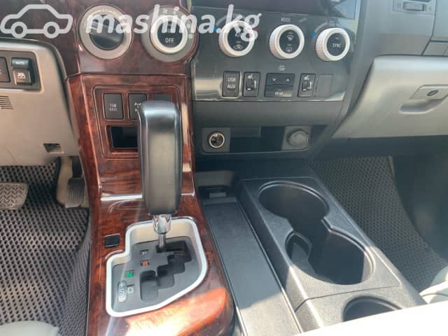 Toyota Sequoia II 5.7 AT 4WD